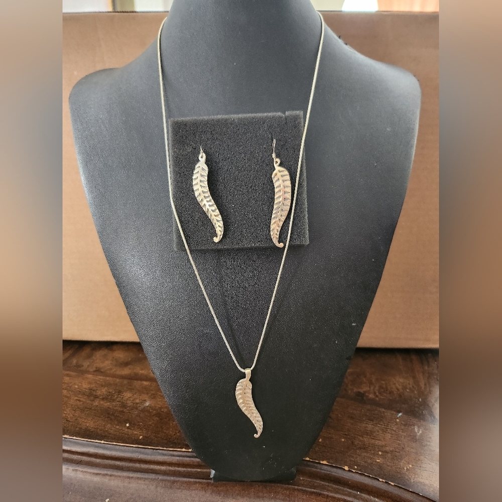 925 sterling silver earrings & necklace with Pendant set